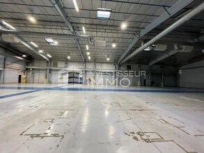 Light Industrial in Poincy to rent Interior Photo- Image 1 of 12