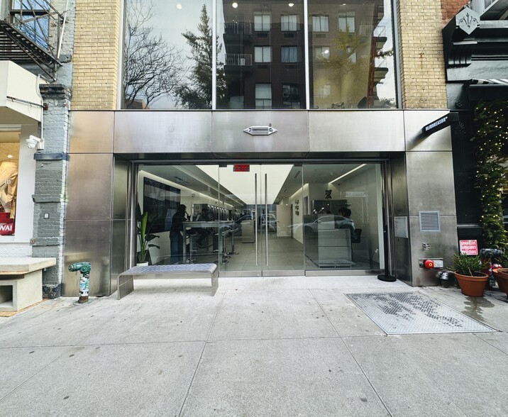 258 Elizabeth St, New York, NY for rent - Building Photo - Image 2 of 5