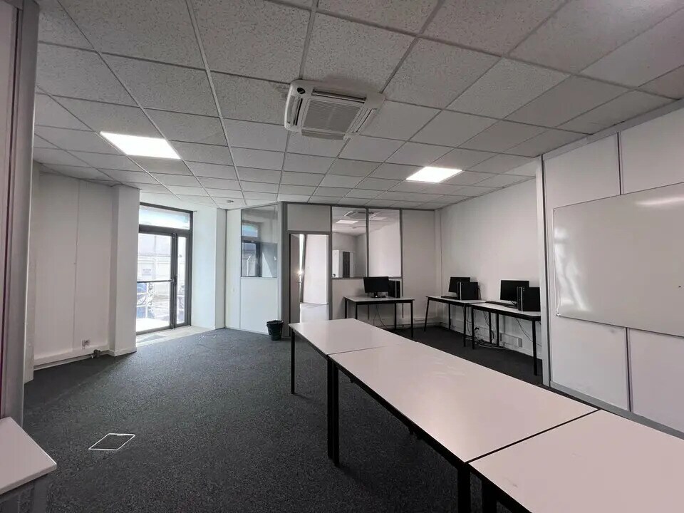 Office in CANNES-LA-BOCCA to rent Interior Photo- Image 1 of 8