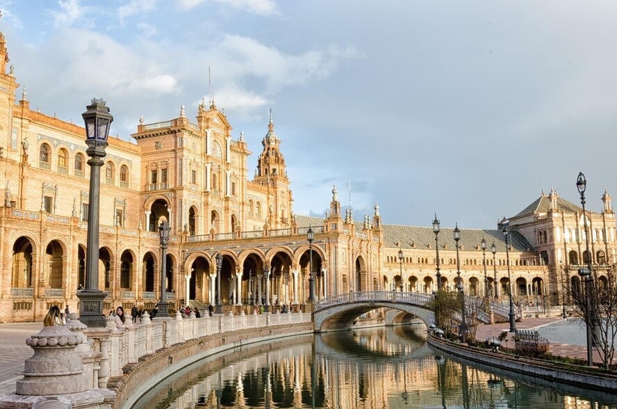 Office in Seville, Sevilla to rent - Building Photo - Image 3 of 8