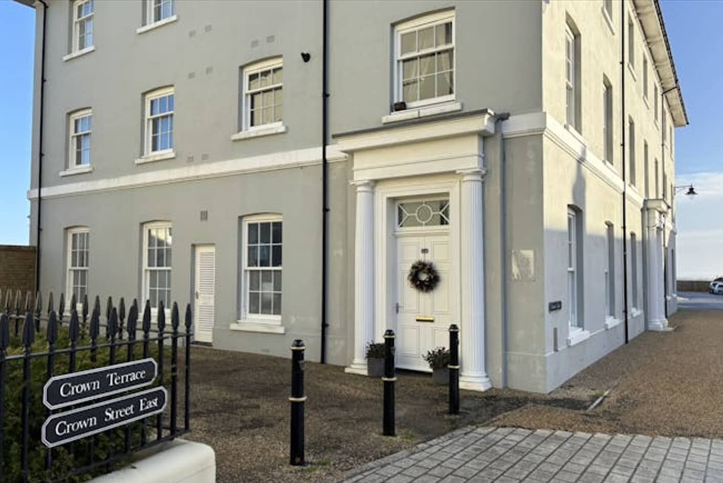 1 Crown Gate, Dorchester to rent Primary Photo- Image 1 of 2