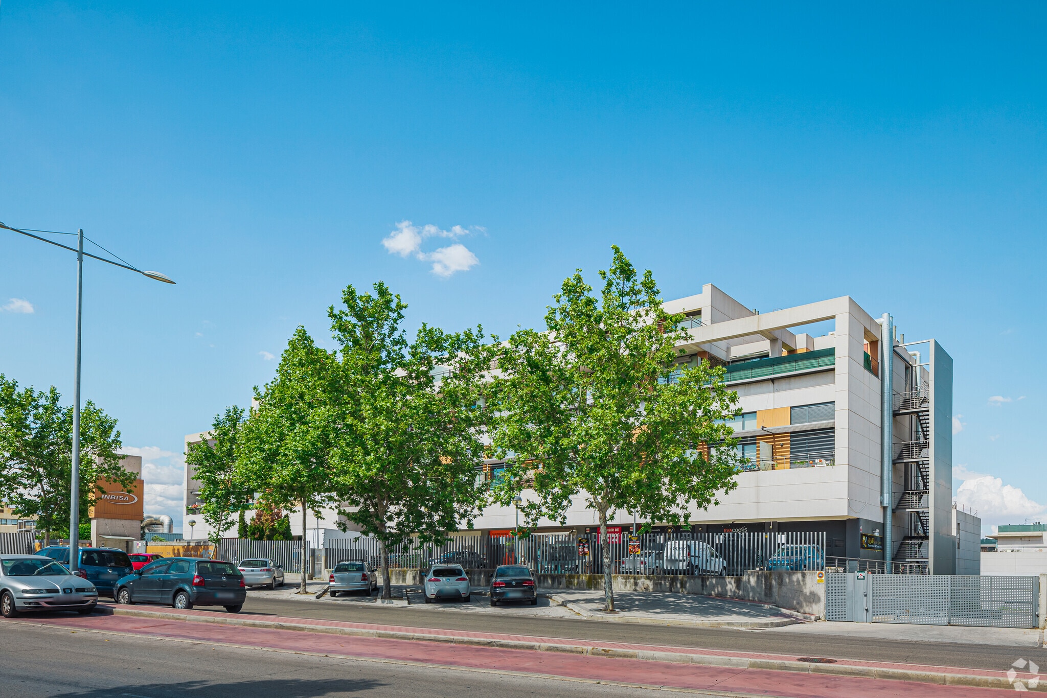 Office in Tres Cantos, Madrid for sale Primary Photo- Image 1 of 10
