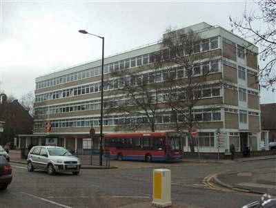 Chalk Ln, Barnet for rent - Primary Photo - Image 1 of 5