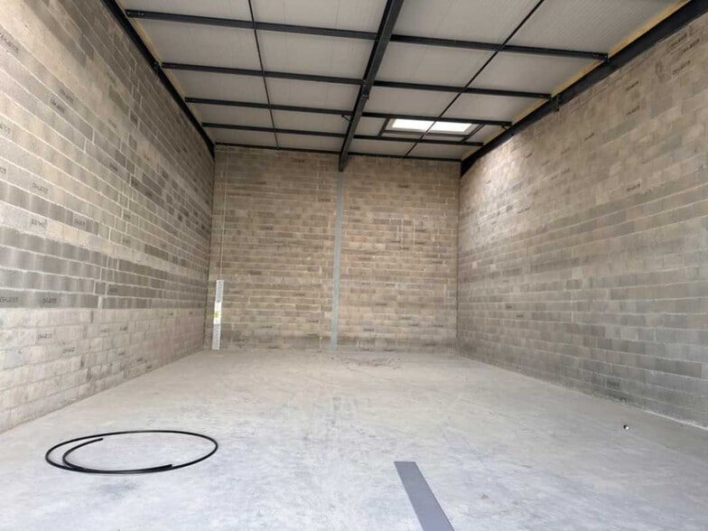 161 Allée Des Peupliers, Trévoux for sale - Interior Photo - Image 2 of 11