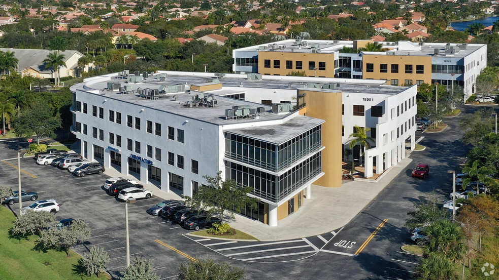 18501 Pines Blvd, Pembroke Pines, FL for sale - Building Photo - Image 1 of 1