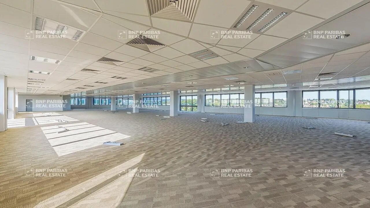 2 Place Du General De Gaulle, Antony to rent Building Photo- Image 1 of 6