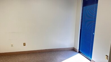 155 Maple St, Springfield, MA to rent Interior Photo- Image 1 of 4