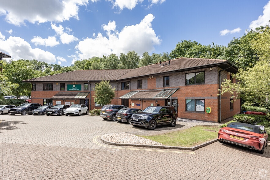 Pynes Hl, Exeter to rent - Primary Photo - Image 2 of 2