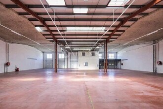 Light Industrial in Corbas to rent Interior Photo- Image 2 of 6