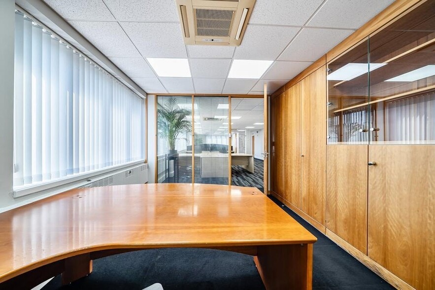 869 High Rd, London to rent - Building Photo - Image 3 of 32