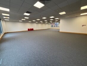 10-14 Bath Rd, Slough to rent Interior Photo- Image 2 of 3