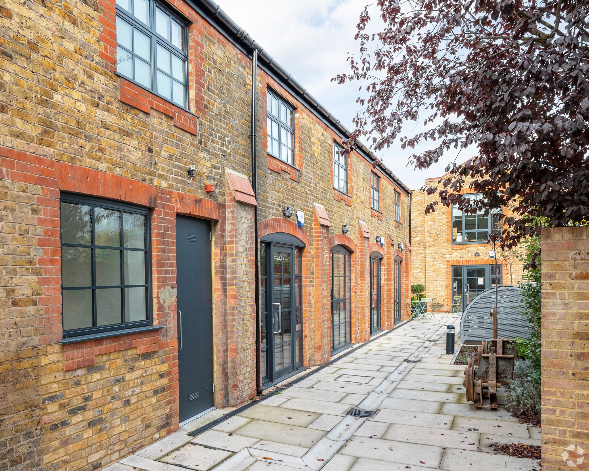 23 Waldegrave Rd, Teddington to rent Primary Photo- Image 1 of 40