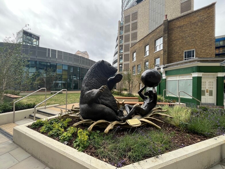 52 Marsh Wall, London to rent - Building Photo - Image 3 of 8