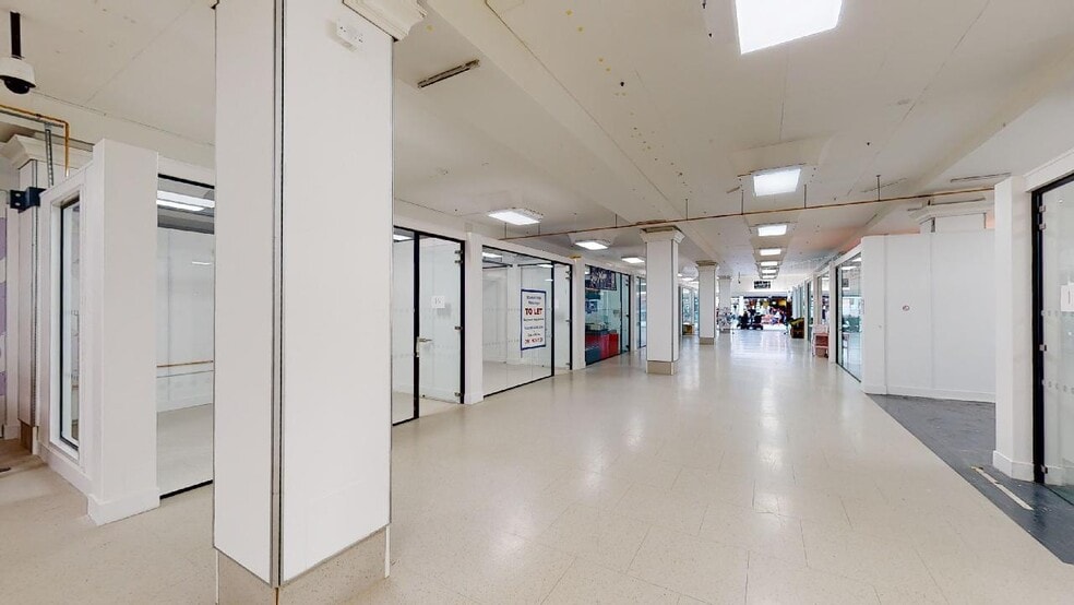 Hamilton Way, Greenock to rent - Matterport 3D Scan - Image 3 of 37