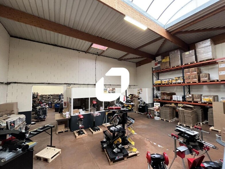Light Industrial in Décines-Charpieu to rent - Interior Photo - Image 3 of 11