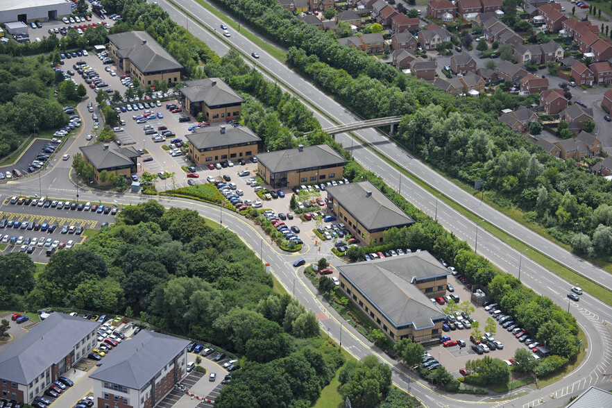 2 The Brooms, Bristol to rent - Building Photo - Image 1 of 3