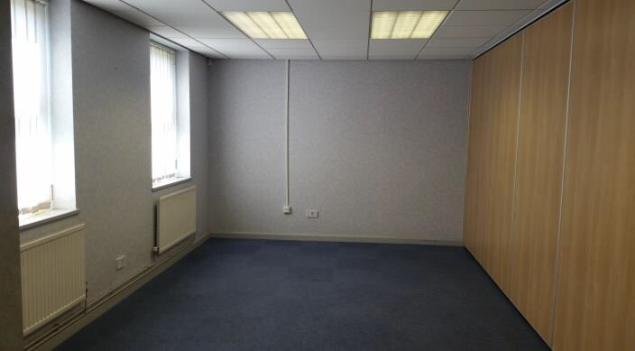 4-6 Ridgehouse Dr, Stoke On Trent to rent - Interior Photo - Image 2 of 4