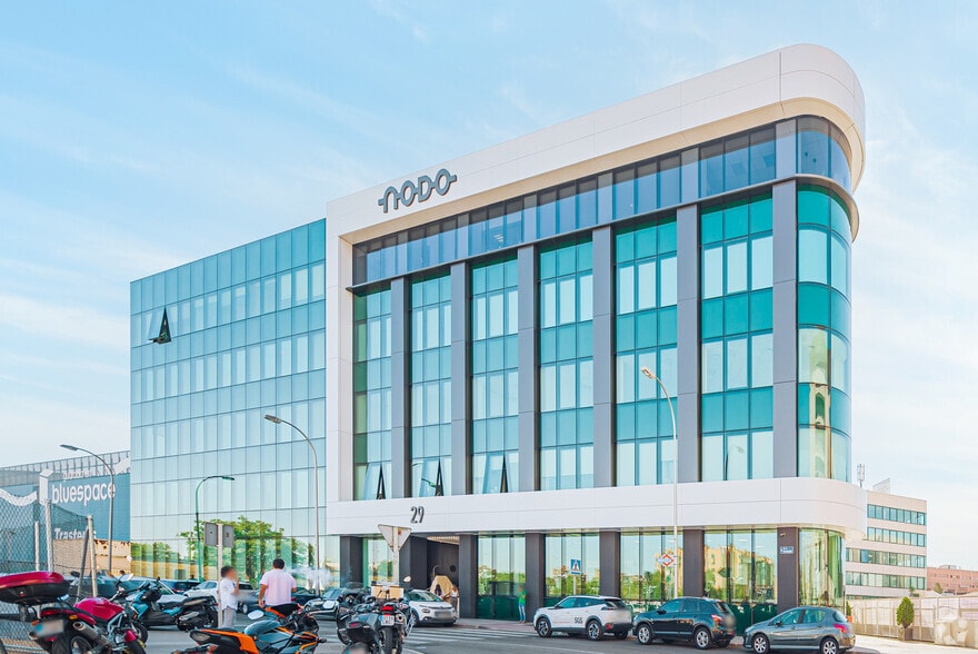 Office in Madrid, Madrid to rent - Primary Photo - Image 1 of 3