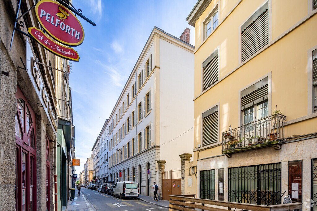 Location Bureaux 611 m² - Photo 1