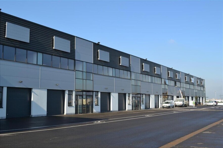 3 Route De La Révolte, Saint-Denis to rent - Building Photo - Image 1 of 18