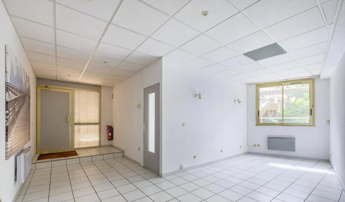 Lyon, RHO 69005 - Unit Lot 1 - - Interior Photo - Image 2 of 10