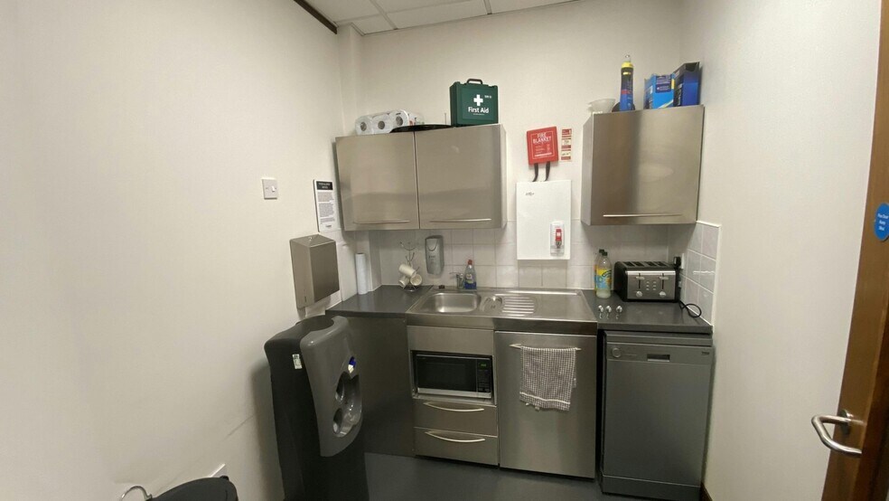 Athena Ct, Warwick to rent - Interior Photo - Image 3 of 12