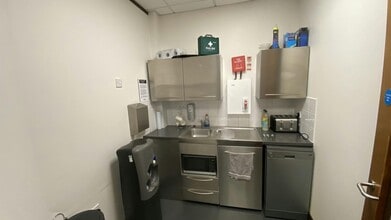 Athena Ct, Warwick for sale Interior Photo- Image 2 of 10