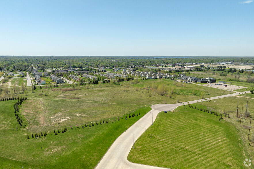 951 Vanguard Drive, Pontiac, MI for sale - Aerial - Image 3 of 21