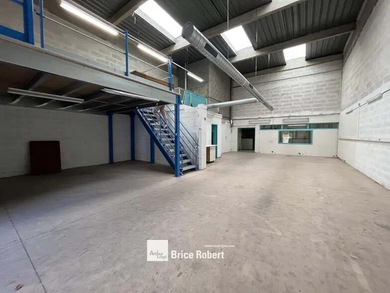 Light Industrial in Lyon to rent - Interior Photo - Image 2 of 5