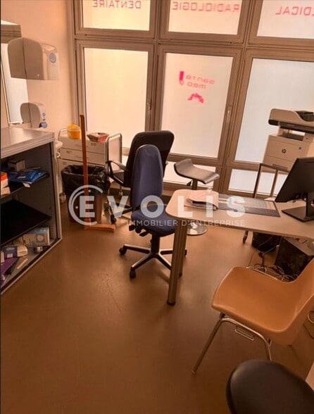 Retail in Montreuil for sale - Interior Photo - Image 2 of 20