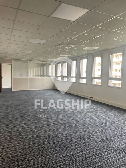 Office in Clichy to rent - Building Photo - Image 3 of 7