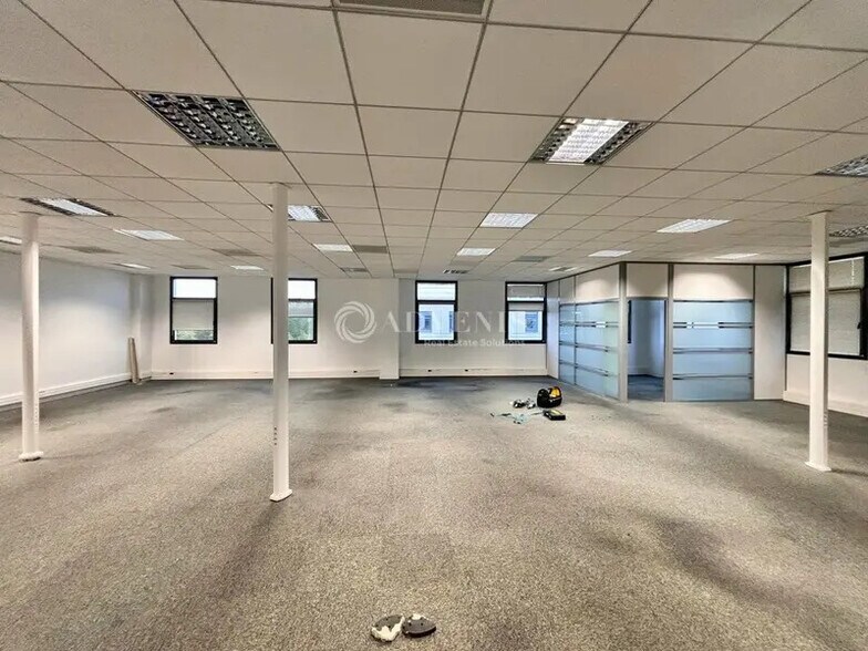 Light Industrial in Créteil to rent - Interior Photo - Image 2 of 11