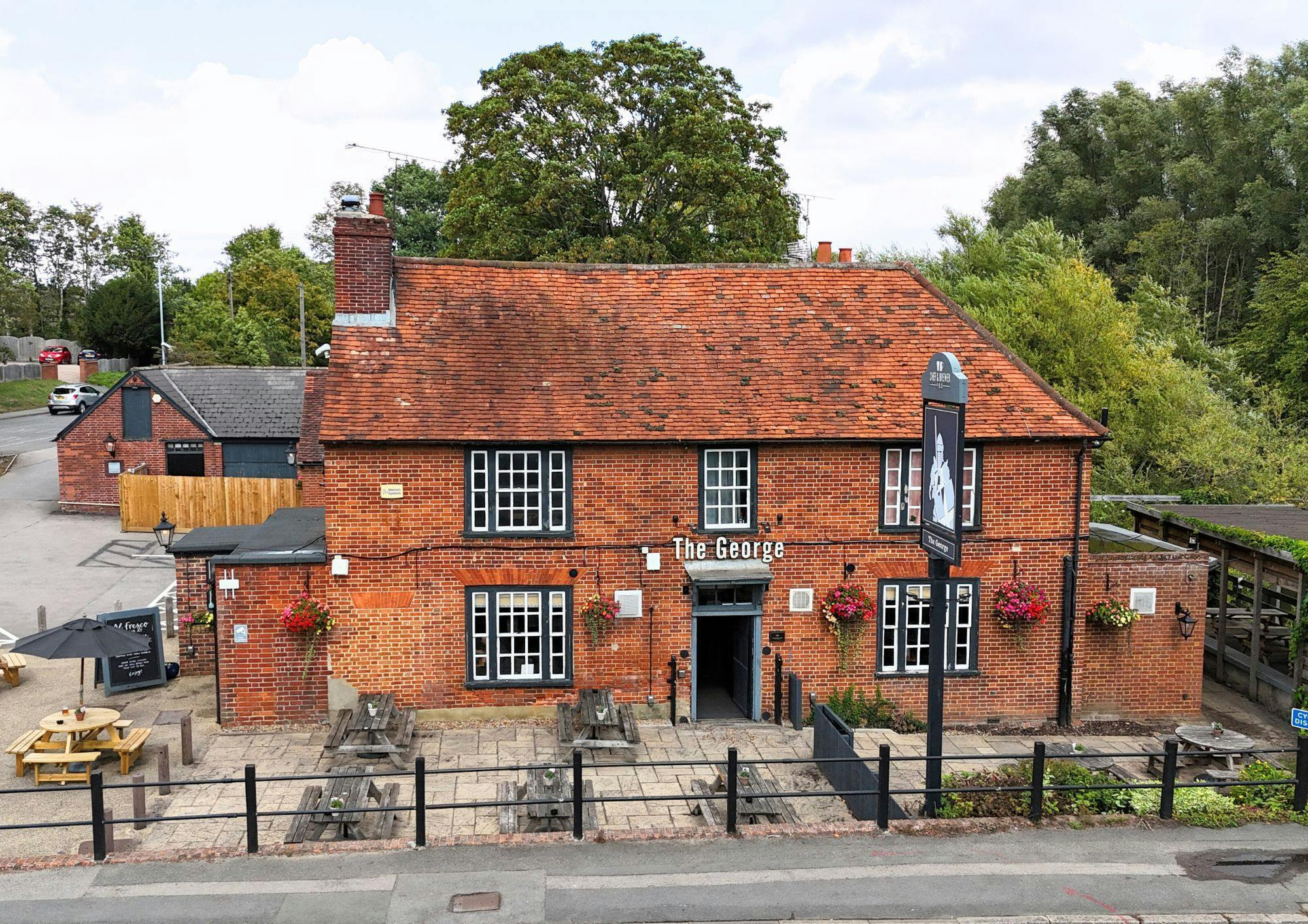 660 Loddon Bridge Rd, Reading for sale Building Photo- Image 1 of 13