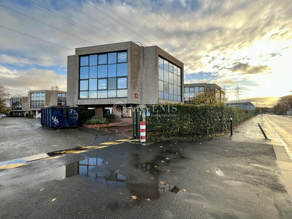 Office in Nanterre for sale Building Photo- Image 1 of 13