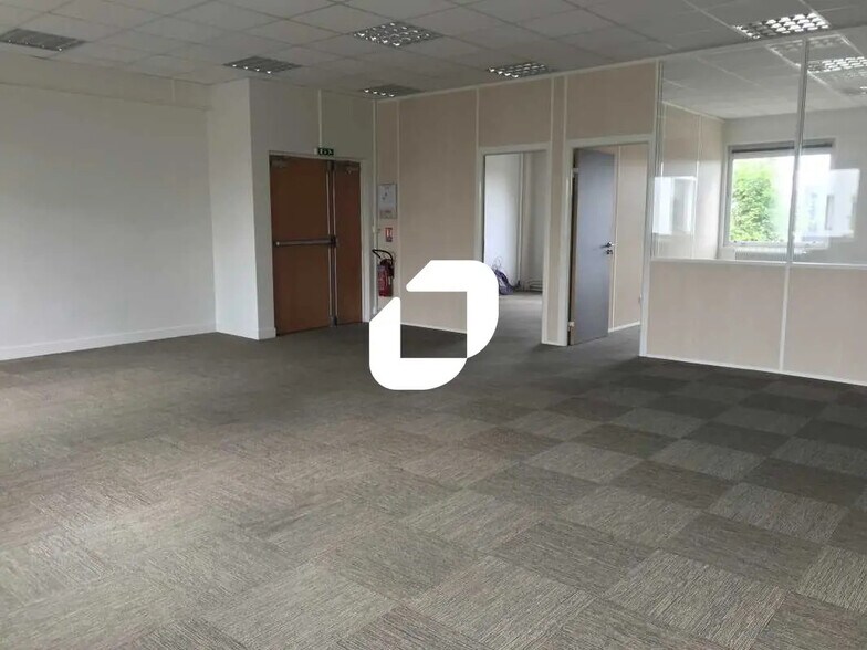 Office in Villebon-sur-Yvette to rent - Interior Photo - Image 3 of 19