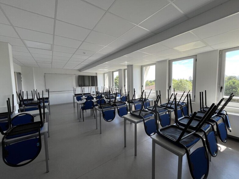 Office in Écully to rent - Building Photo - Image 3 of 14