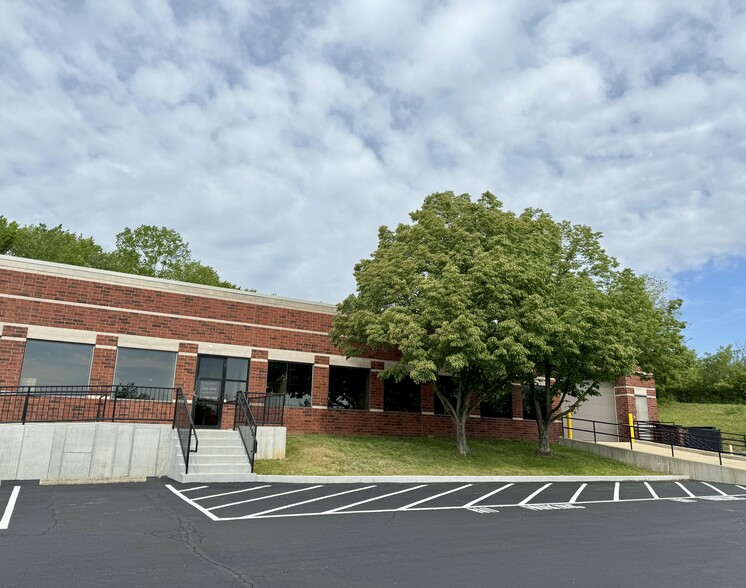 250 Larkin Williams Ind Ct, Fenton, MO for rent - Building Photo - Image 1 of 9