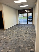 2335 E Chestnut Expy, Springfield, MO for rent Building Photo- Image 1 of 6