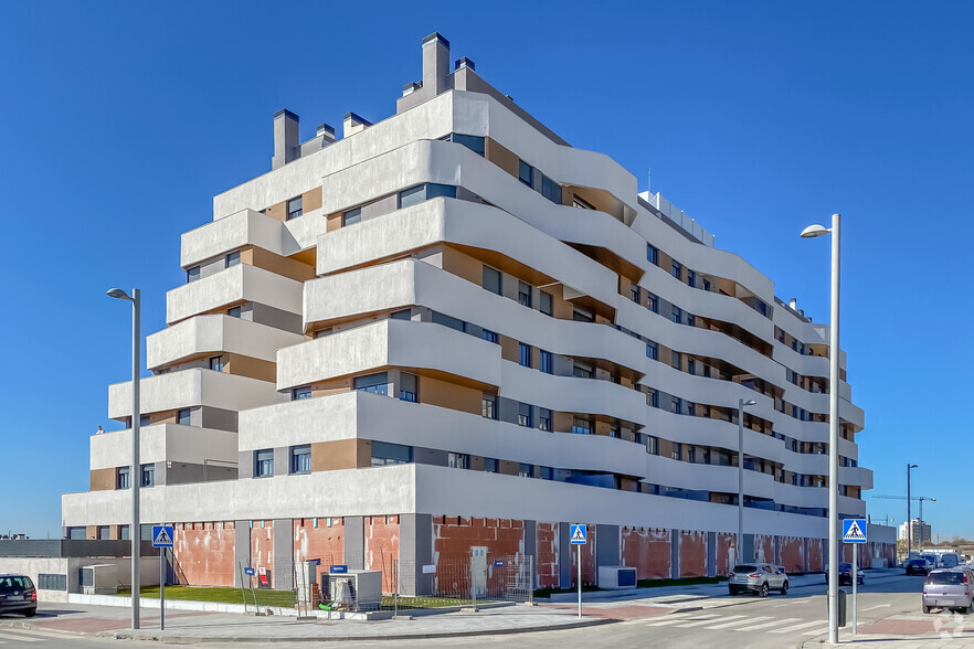 Calle Ferenc Puskas, 205-209, Madrid, Madrid for rent - Building Photo - Image 2 of 2