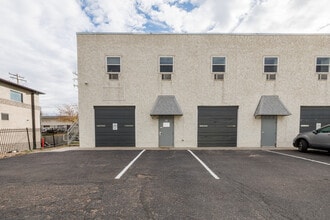 5306 S Bannock St, Littleton, CO to rent Interior Photo- Image 1 of 12