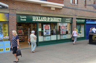 Carlton Ln, Castleford to rent Building Photo- Image 1 of 1