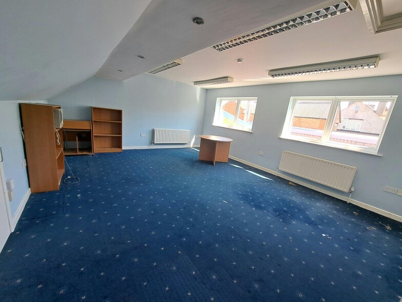 6 Stuart Rd, Market Harborough for sale - Building Photo - Image 3 of 5