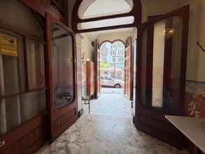 Retail in Barcelona, Barcelona to rent Interior Photo- Image 1 of 23
