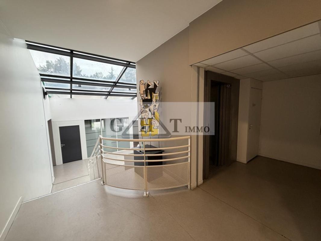 Retail in Évry-Courcouronnes to rent Interior Photo- Image 1 of 12