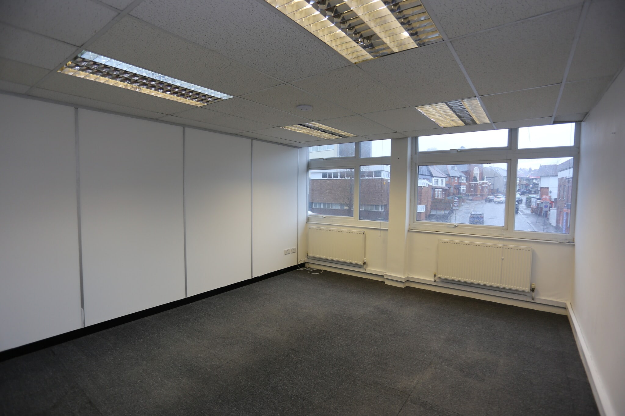 1 High St, Edgware to rent Interior Photo- Image 1 of 7