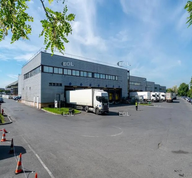 Industrial in Le Bourget to rent Building Photo- Image 1 of 2