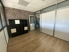 Office in Le Plessis-Bouchard to rent Building Photo- Image 2 of 11