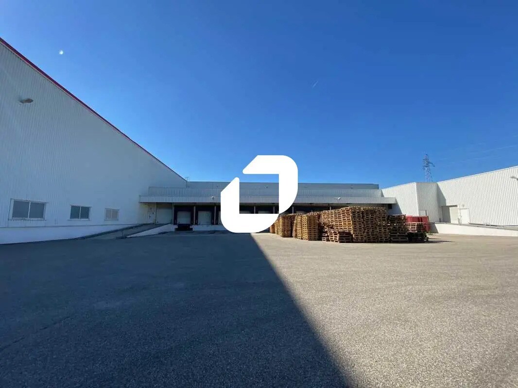 301 Rue Denis Papin, Villefontaine to rent Building Photo- Image 1 of 15