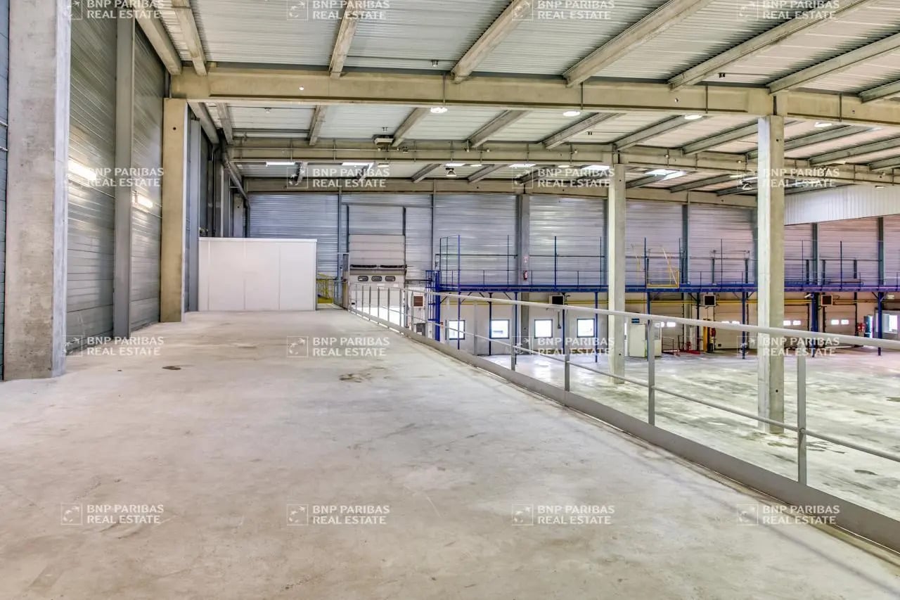 Light Industrial in Bondoufle to rent Building Photo- Image 1 of 9