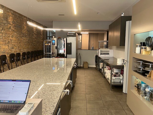Retail in Lyon for sale - Interior Photo - Image 2 of 18